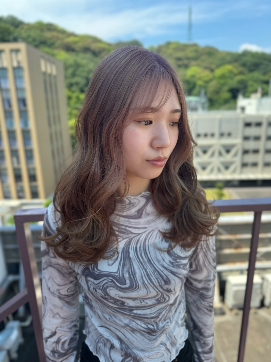 Viage のヘアスタイル（透明感のあるロングスタイル）